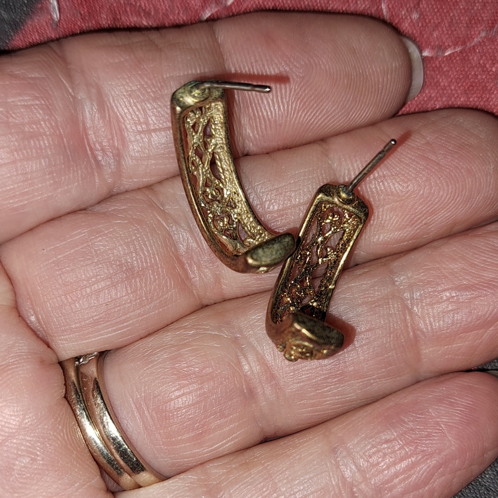 2 Pair Gold Filigree Hoop Earrings